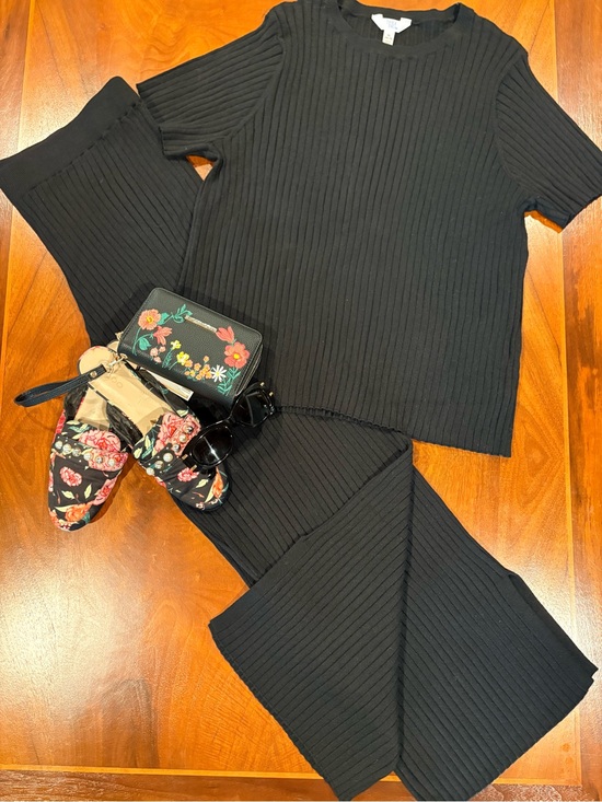 Time and Tru Pants - 2pc knit Black Ribbed Wide-Leg Jumpsuit, size XL, very posh in person.